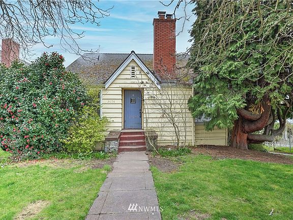 Sought-after location in West Seattle. Nearby shops, multiple parks, library and restaurants.
