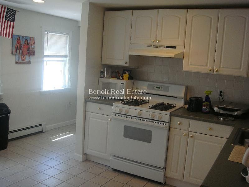 2nd image of 105 Beacon St