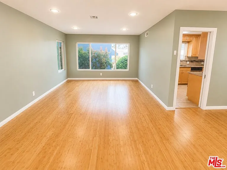 447 S Palm Dr #6 — Photo 3