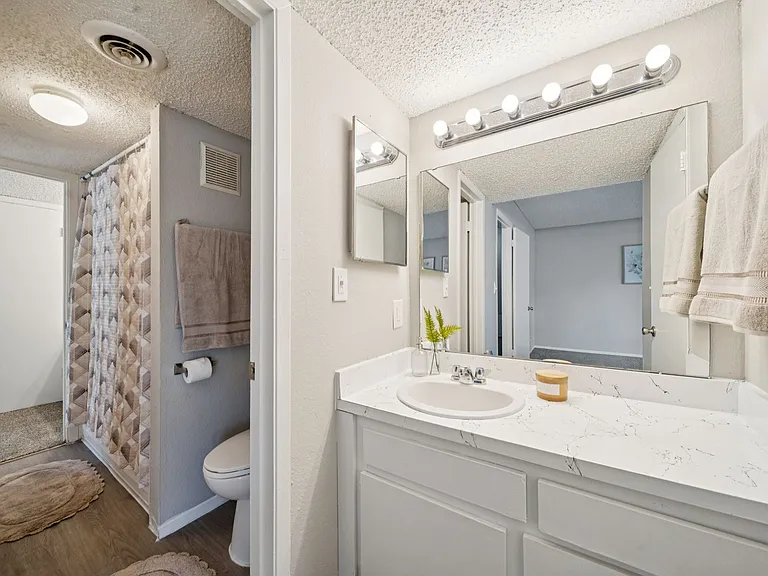 Cedar Park Apartments — Photo 27