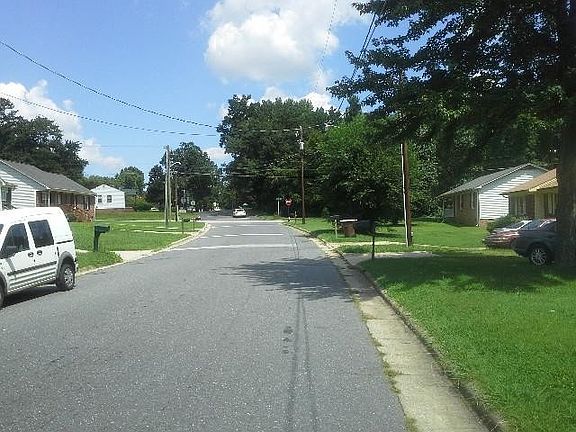 4th image of 1107 E Side Dr
