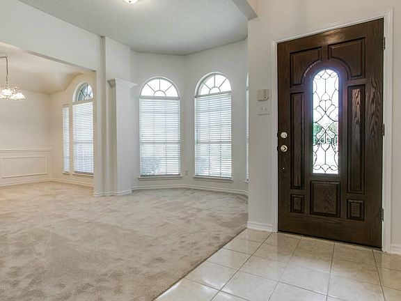4th image of 208 Thomas Dr