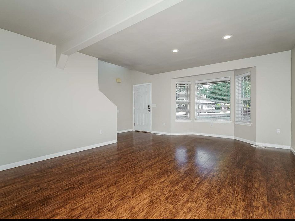 1st image of 2505 171st St E