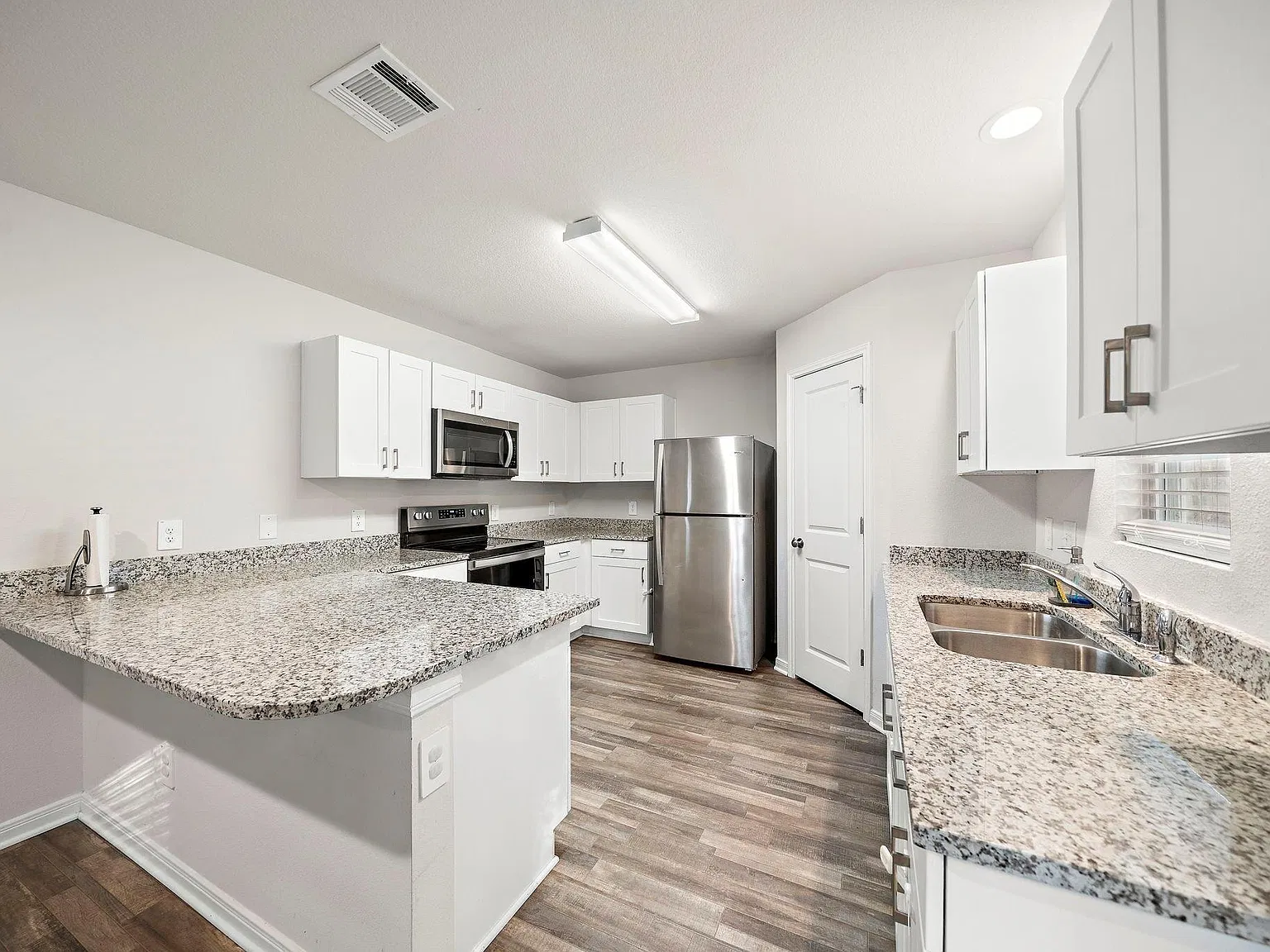 4 bed, 2.0 bath, 1646 sqft, $1,599 — Photo 4