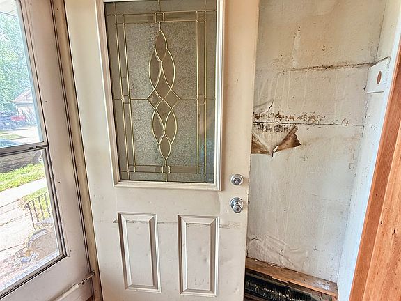 3rd image of 145 E Union St