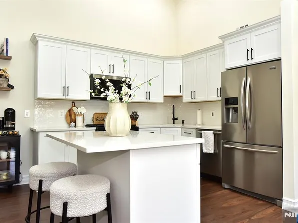 1133 Sycamore Ln, Mahwah, NJ 07430