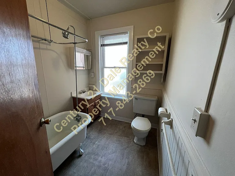 1305 N George St #2 — Photo 13