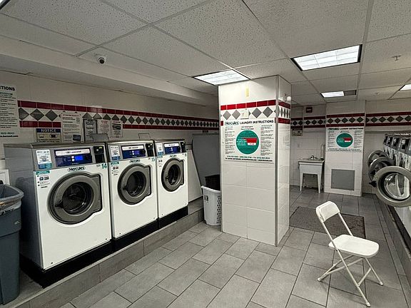 5th image of 60 Parkway Dr E APT 14H