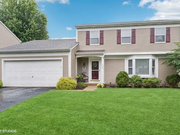 1703 Larson Ave, St Charles, IL 60174