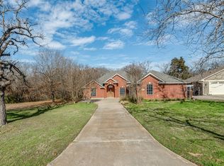 1304 Kiowa Dr W, Lake Kiowa, TX 76240