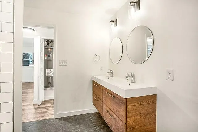 1209 E 38th 1/2 St #A — Photo 13