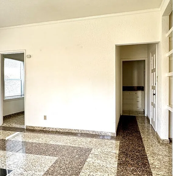 121 N Swall Dr #4 — Photo 15