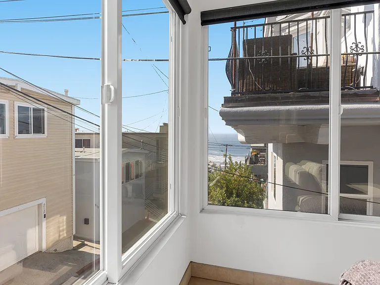 217 Seaview St — Photo 7