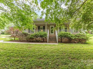 302 6th St SW, Conover, NC 28613