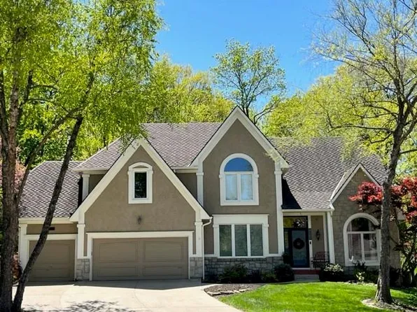 8103 NW Red Bud Ct, Parkville, MO 64152