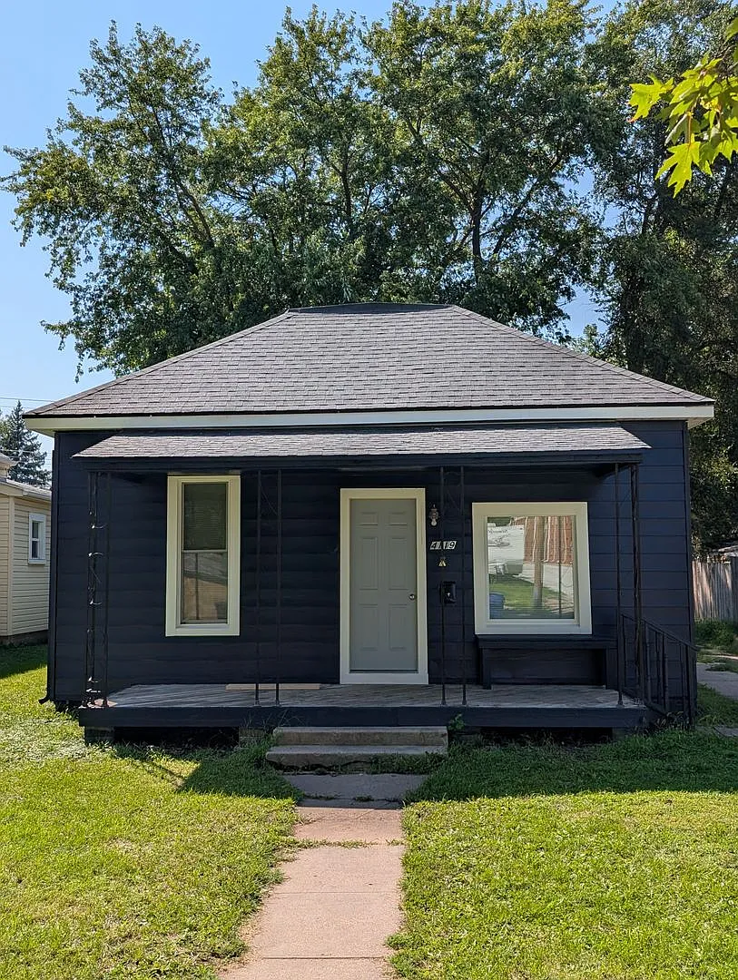 Fully Renovated 2 Bedroom 1 Bath Home — Photo 1