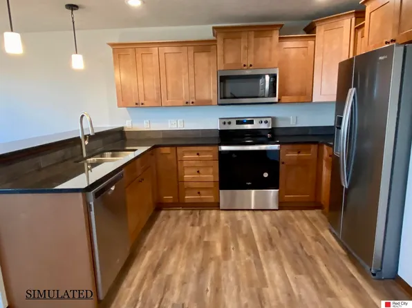 9033 Peregrine Rd, Lincoln, NE 68505