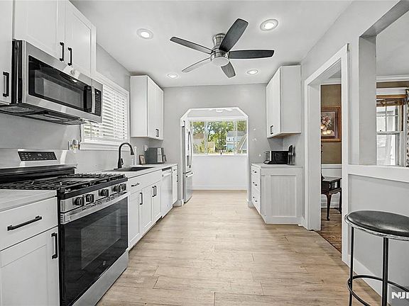 4th image of 126 Genesee Avenue