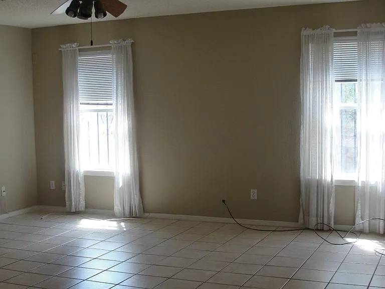 4352 Loma Del Norte Dr — Photo 3