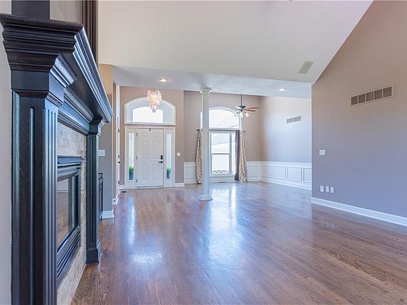 5th image of 9701 Walnut Woods Dr