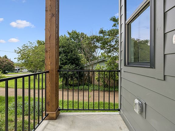 5th image of 2434B Chapman Dr