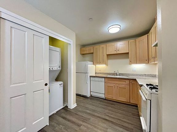 4th image of 160 Valley Oak Dr #160A