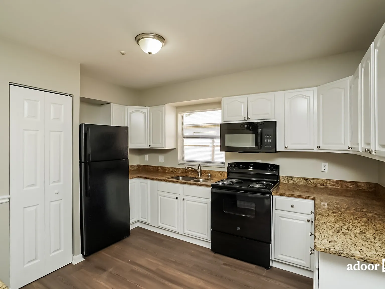 3 bed, 1.5 bath, 1080 sqft, $2,395 — Photo 4