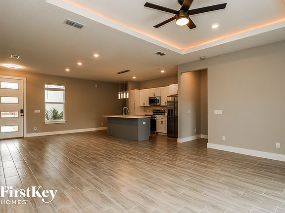4th image of 327 Churchill Ct