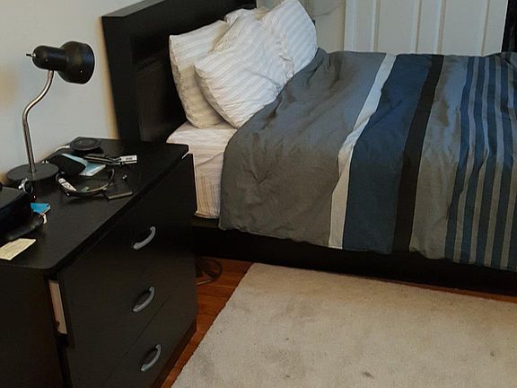 Bedroom (another view)