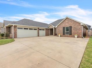 10809 Mountain Fork Dr, Yukon, OK 73099