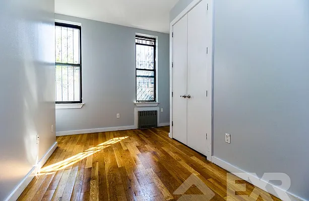 Rented by EXR | media 9