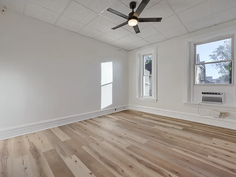 534 W James St #7 — Photo 8