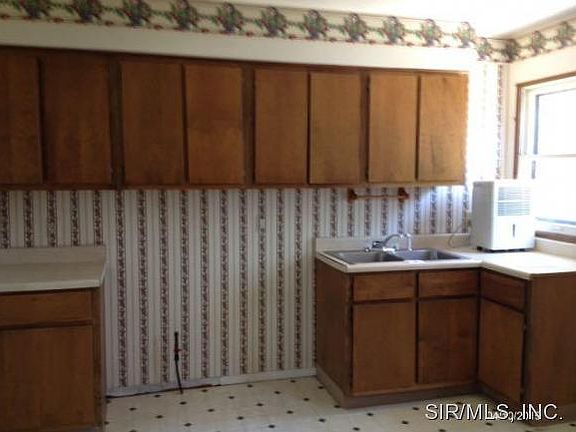 5th image of 3088 Wayne Ave