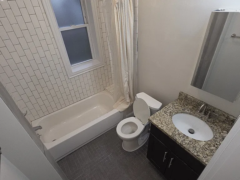 11 Seymour St #10 — Photo 11