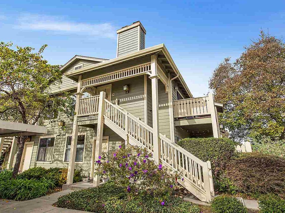 1st image of 230 Lakeshore Ct