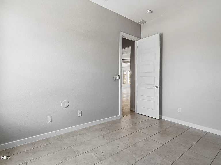 329 Hector Porras Dr — Photo 10
