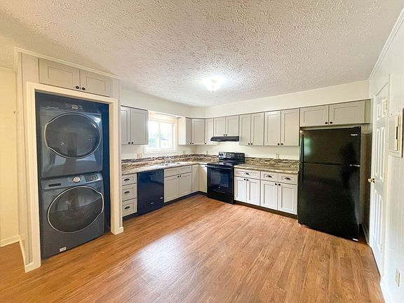 5th image of 19 Woodstone Dr APT 30