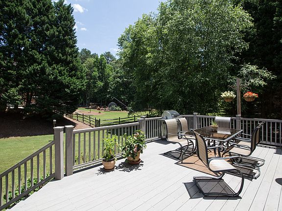 3rd image of 5585 Bannergate Dr