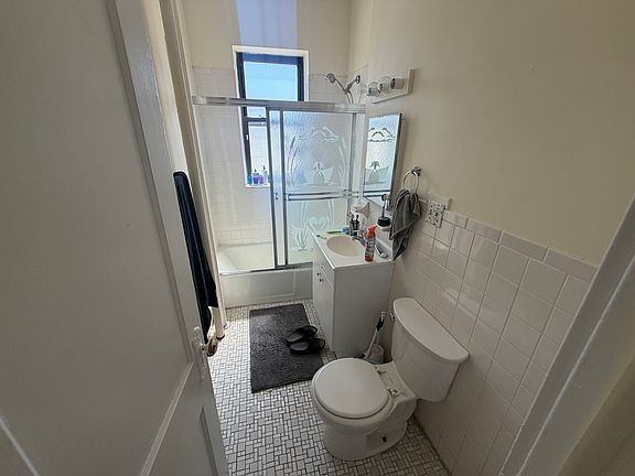 5th image of 31 Saint Lukes Rd APT 12