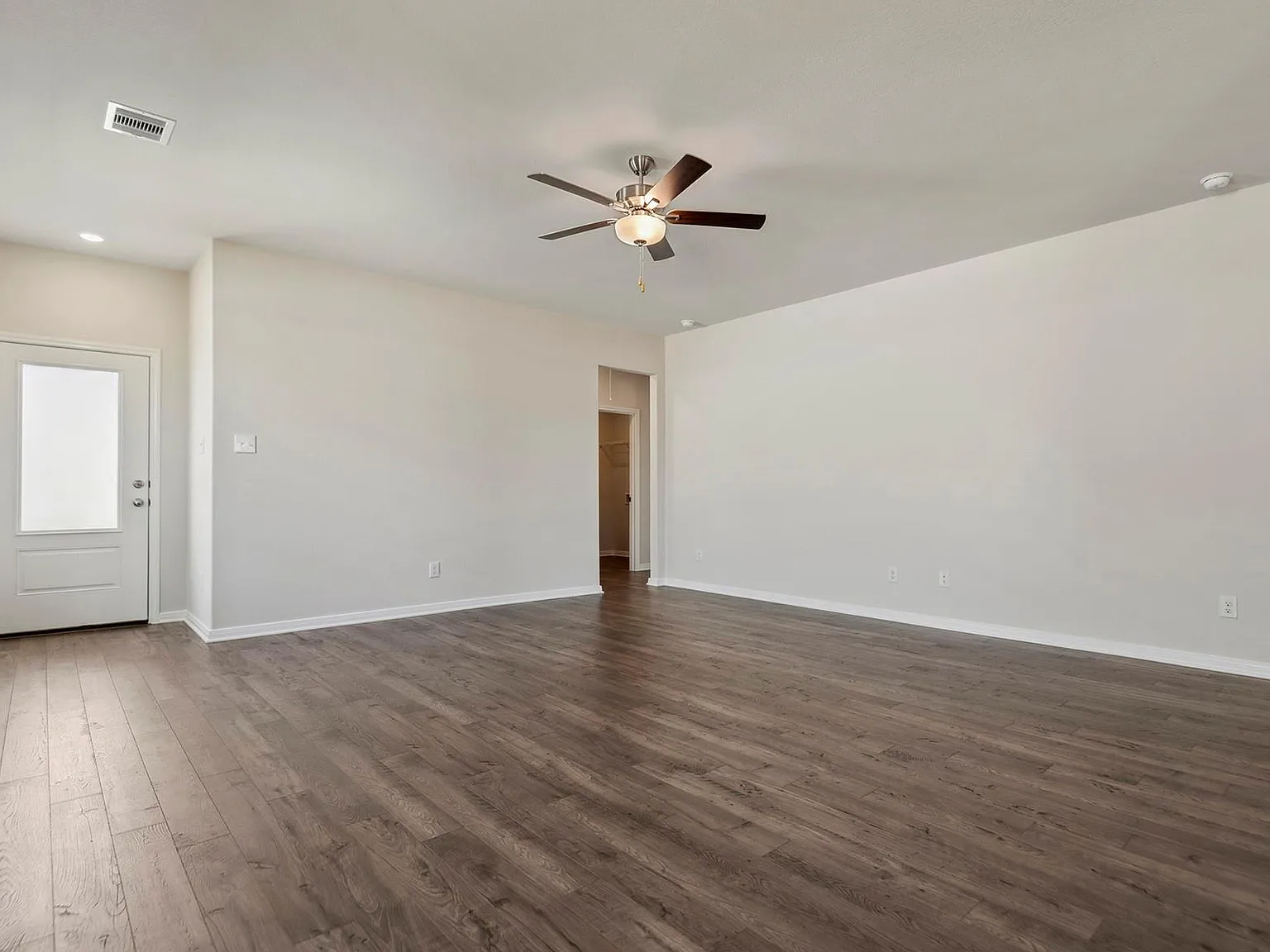 3 bed, 2.0 bath, 1306 sqft, $1,870 — Photo 3