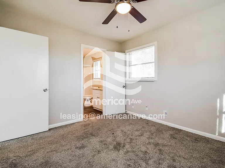 1045688_008_wm_-_main_bedroom_13538192.jpg