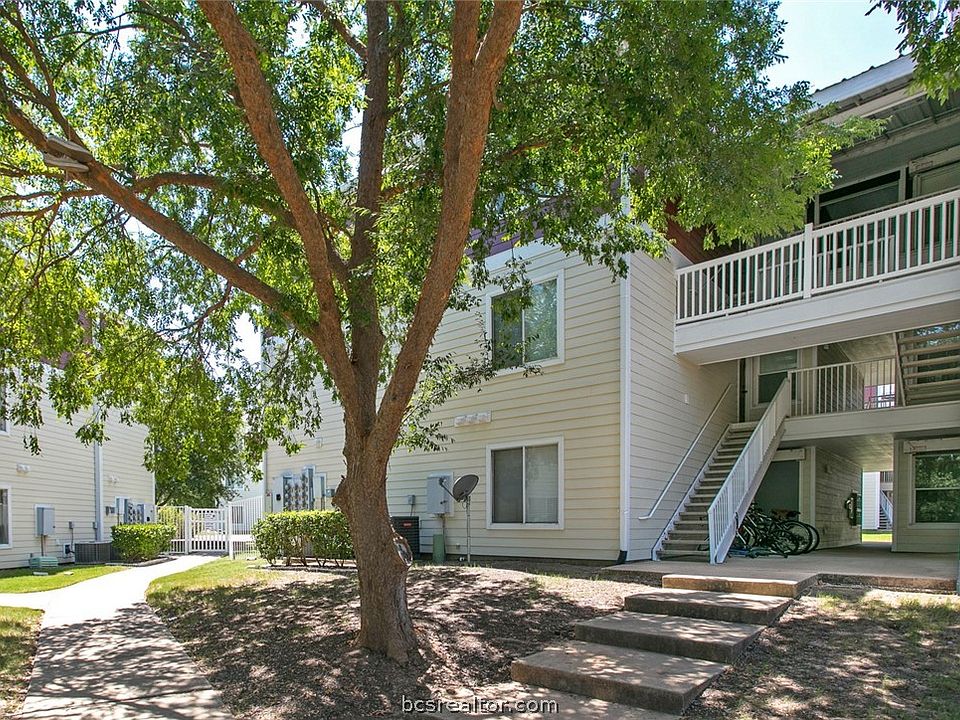 1st image of 521 Sw Pkwy #302