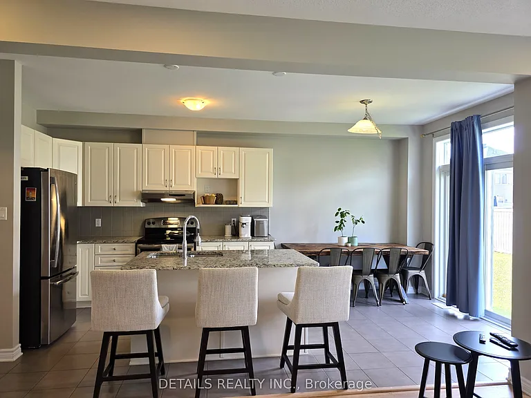 251 Saddleback Cres — Photo 17