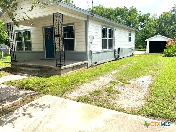 2405 Lone Tree Rd, Victoria, TX 77901