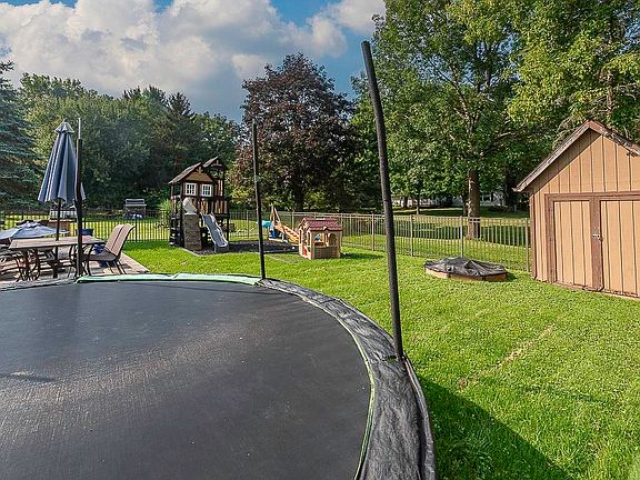 5th image of 1534 Royal Oaks Dr