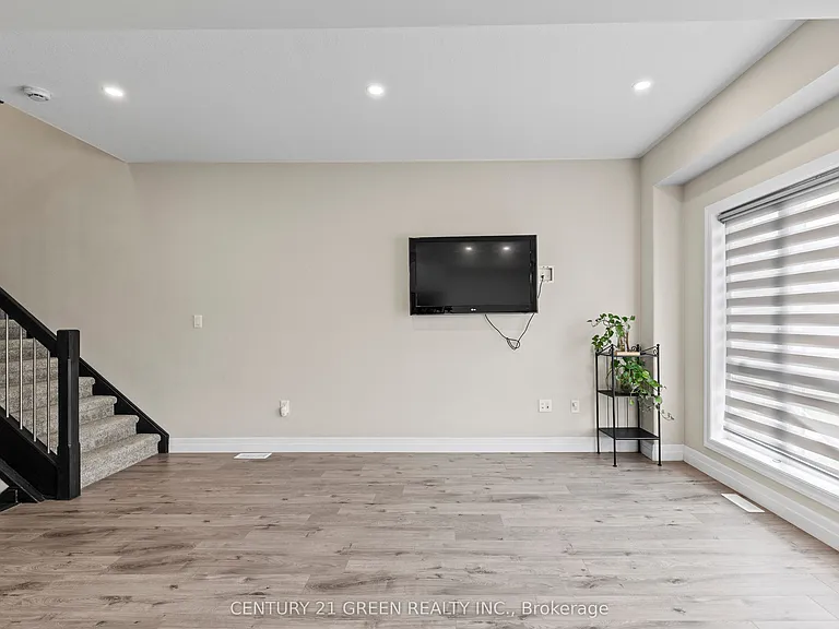 851 Sarnia Rd — Photo 12