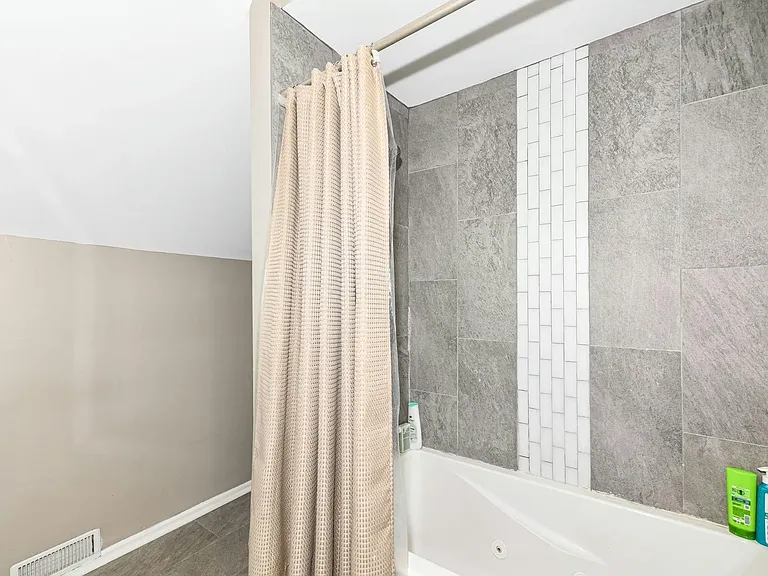405 N State Ave — Photo 25