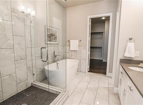 5th image of 2853 Creekway Dr