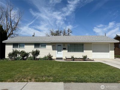 822 S Evergreen Drive, Moses Lake, WA, 98837