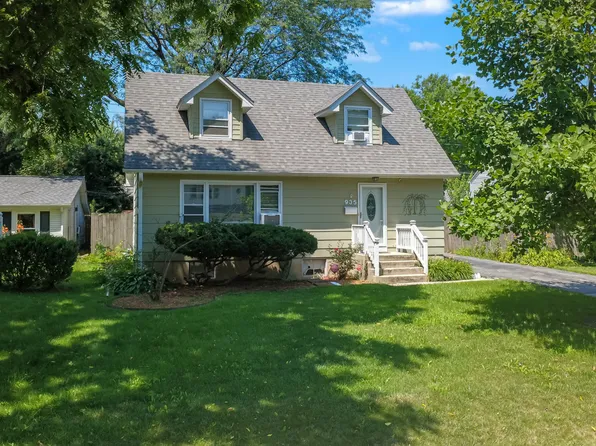 935 N Webster St, Naperville, IL 60563